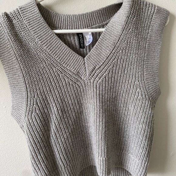 Knit sweater vest - Picture 2 of 3